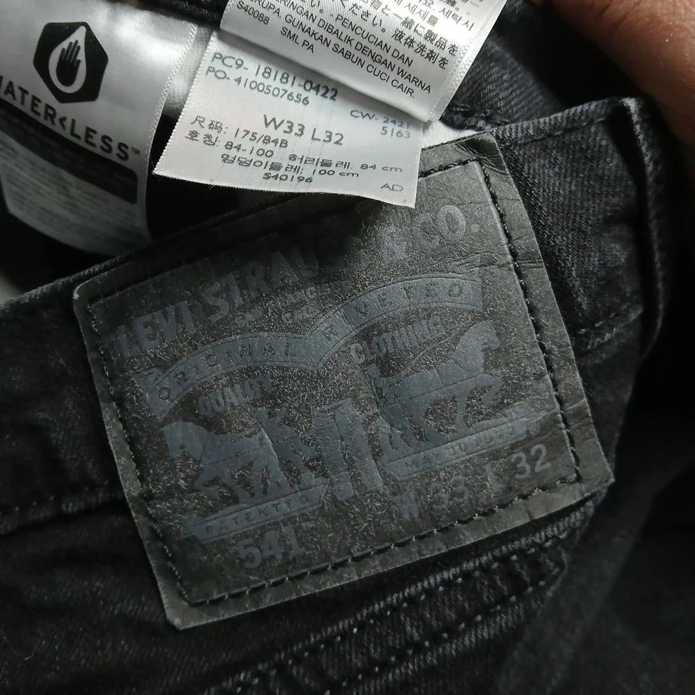 Levis sleek dark